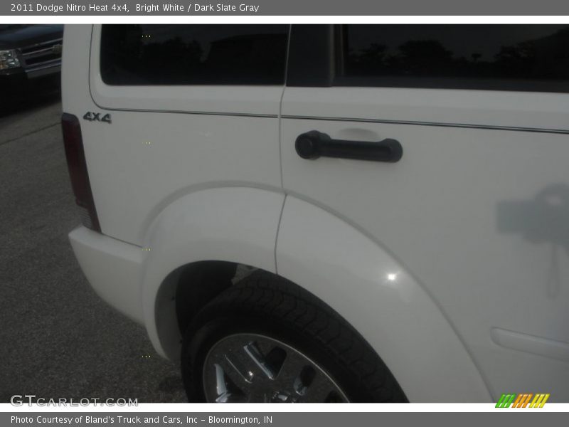 Bright White / Dark Slate Gray 2011 Dodge Nitro Heat 4x4