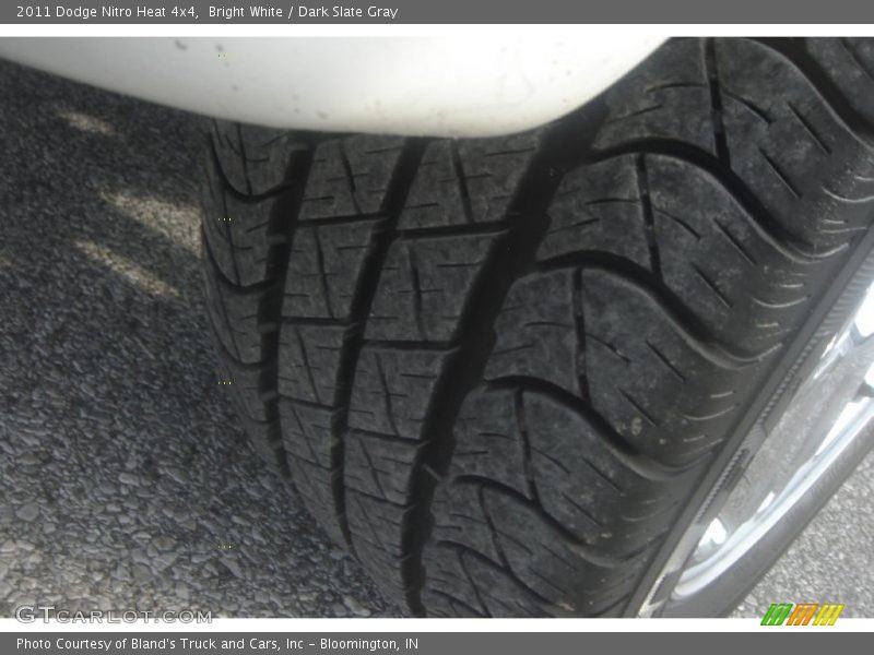 Bright White / Dark Slate Gray 2011 Dodge Nitro Heat 4x4