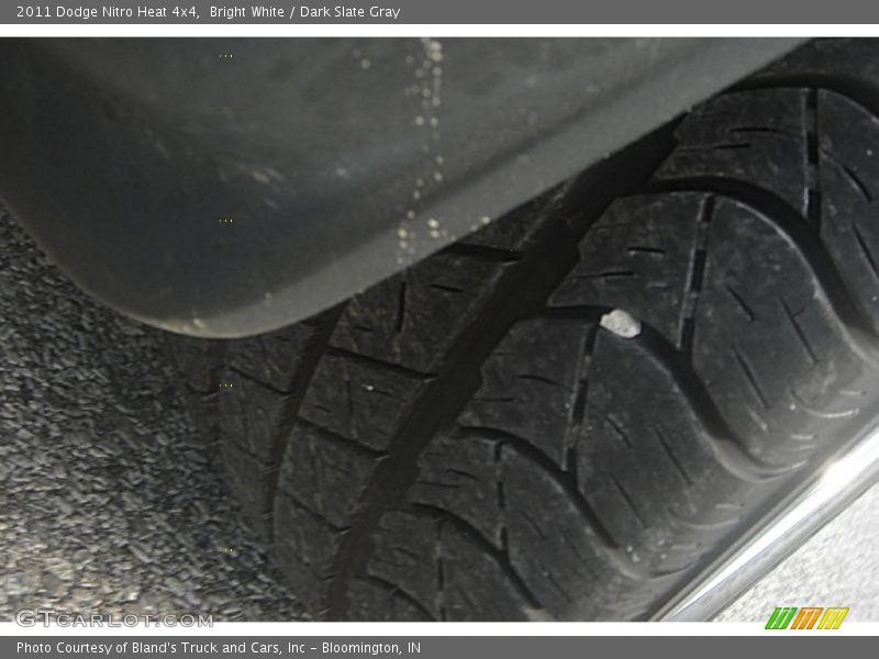 Bright White / Dark Slate Gray 2011 Dodge Nitro Heat 4x4