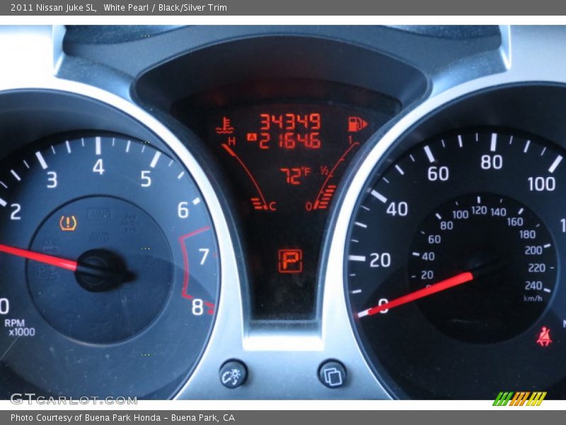 White Pearl / Black/Silver Trim 2011 Nissan Juke SL