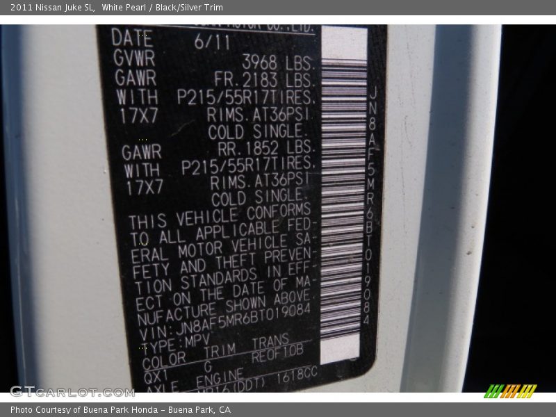 White Pearl / Black/Silver Trim 2011 Nissan Juke SL