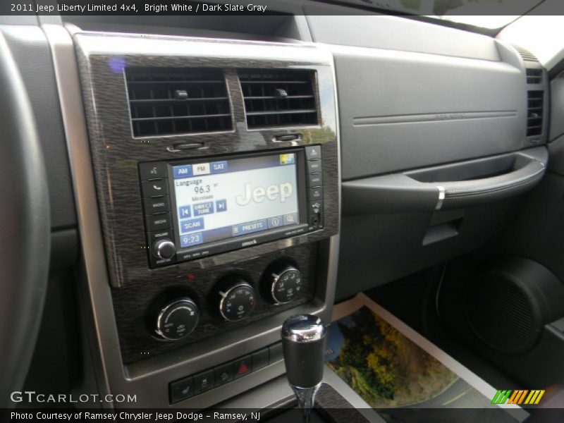 Bright White / Dark Slate Gray 2011 Jeep Liberty Limited 4x4
