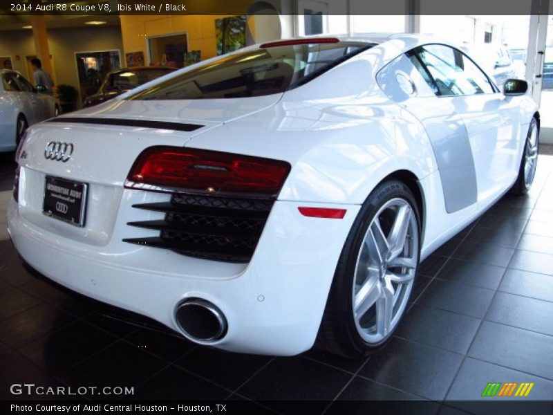 Ibis White / Black 2014 Audi R8 Coupe V8