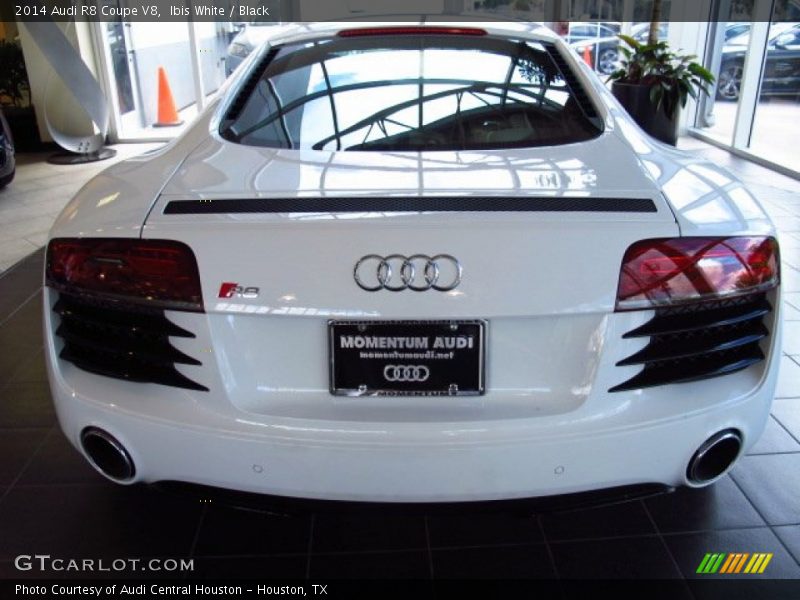 Ibis White / Black 2014 Audi R8 Coupe V8