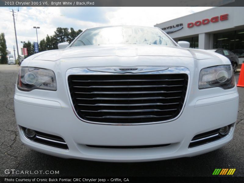 Bright White / Black/Red 2013 Chrysler 300 S V6