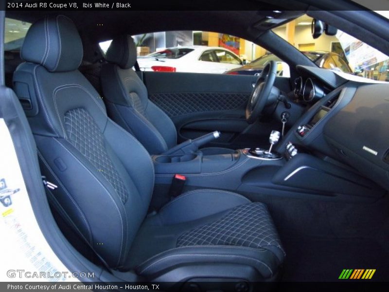 Front Seat of 2014 R8 Coupe V8