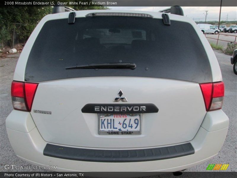 Dover White Pearl / Medium Brown 2008 Mitsubishi Endeavor LS