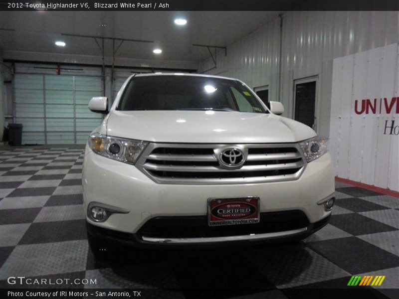 Blizzard White Pearl / Ash 2012 Toyota Highlander V6