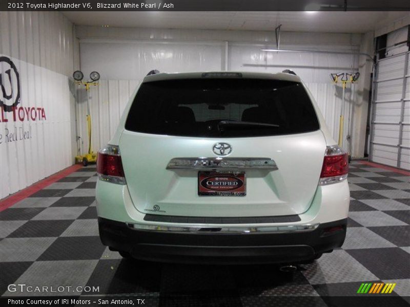 Blizzard White Pearl / Ash 2012 Toyota Highlander V6