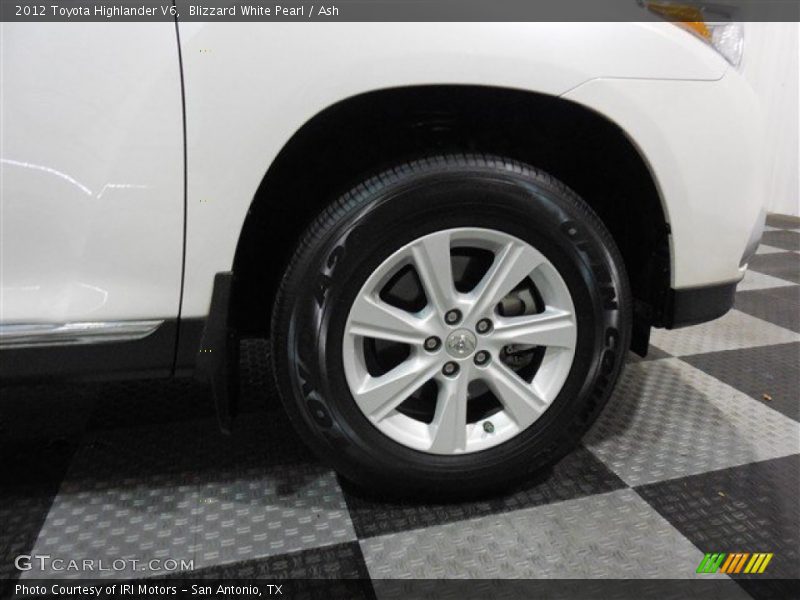 Blizzard White Pearl / Ash 2012 Toyota Highlander V6