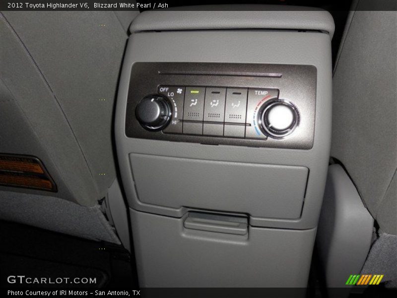 Blizzard White Pearl / Ash 2012 Toyota Highlander V6