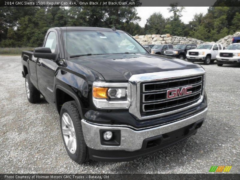 Front 3/4 View of 2014 Sierra 1500 Regular Cab 4x4