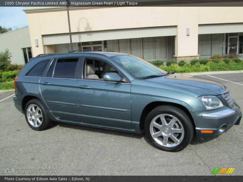 Front 3/4 View of 2005 Pacifica Limited AWD