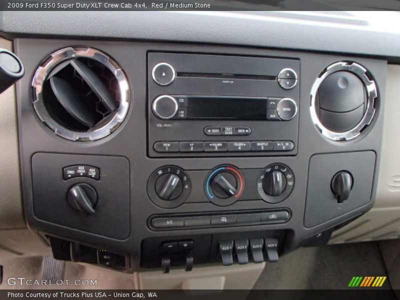 Controls of 2009 F350 Super Duty XLT Crew Cab 4x4