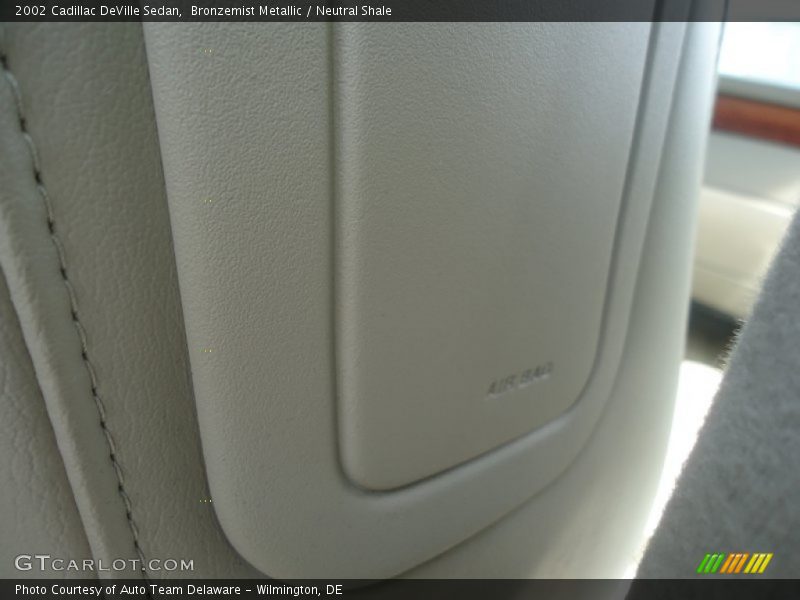 Bronzemist Metallic / Neutral Shale 2002 Cadillac DeVille Sedan