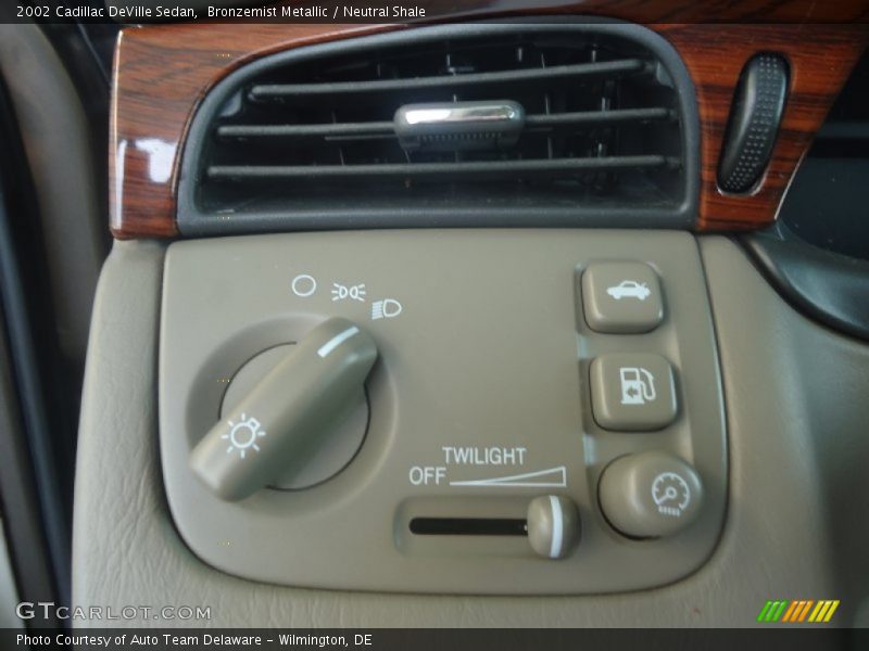 Bronzemist Metallic / Neutral Shale 2002 Cadillac DeVille Sedan