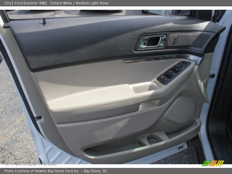 Oxford White / Medium Light Stone 2013 Ford Explorer 4WD