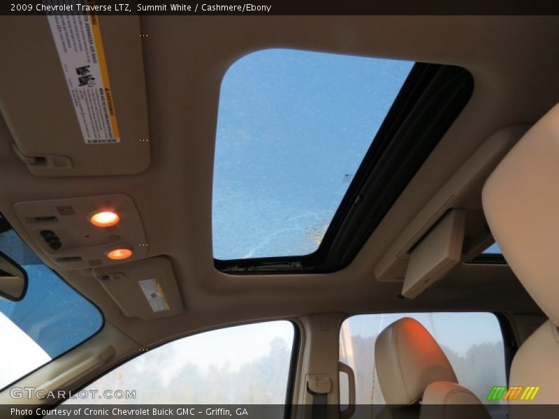 Summit White / Cashmere/Ebony 2009 Chevrolet Traverse LTZ