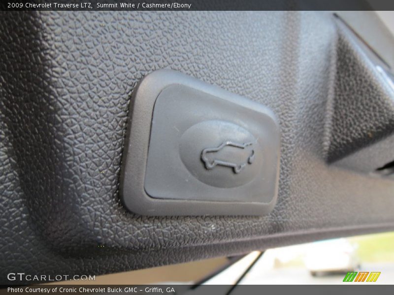 Summit White / Cashmere/Ebony 2009 Chevrolet Traverse LTZ