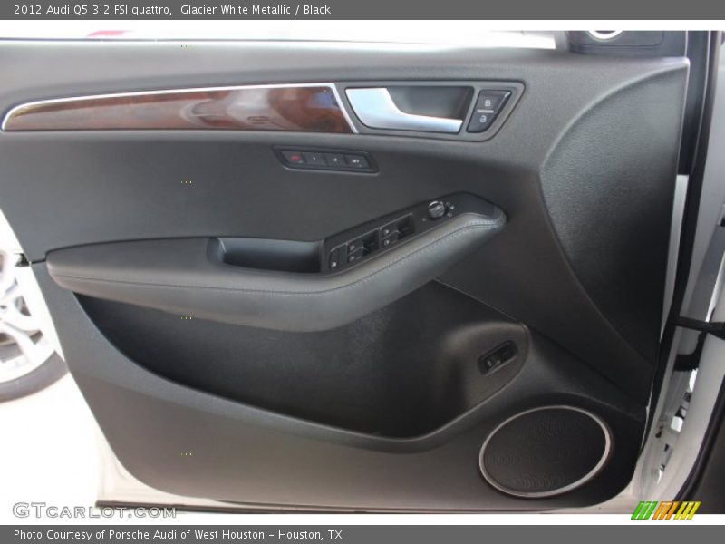 Glacier White Metallic / Black 2012 Audi Q5 3.2 FSI quattro