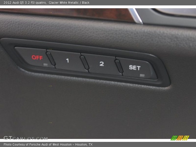 Glacier White Metallic / Black 2012 Audi Q5 3.2 FSI quattro