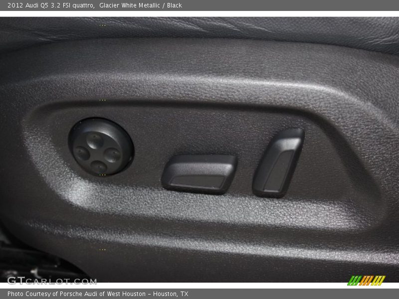 Glacier White Metallic / Black 2012 Audi Q5 3.2 FSI quattro