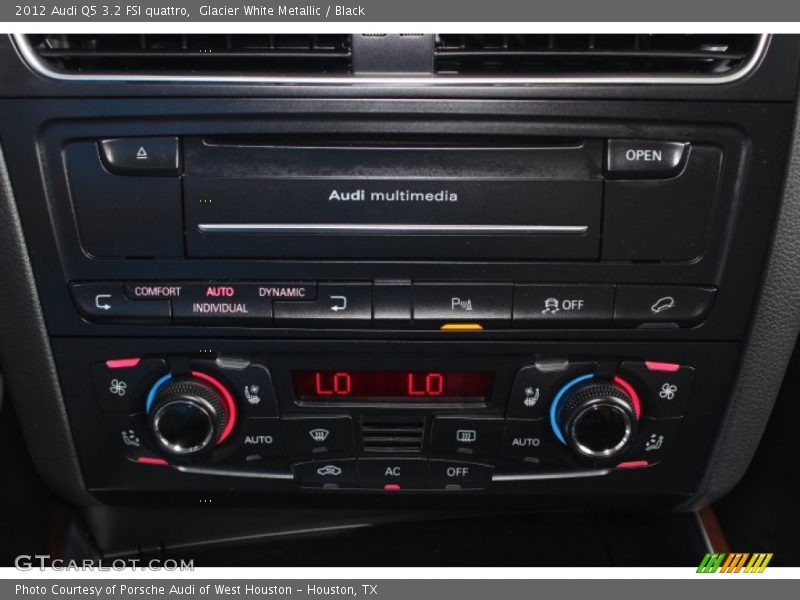 Glacier White Metallic / Black 2012 Audi Q5 3.2 FSI quattro