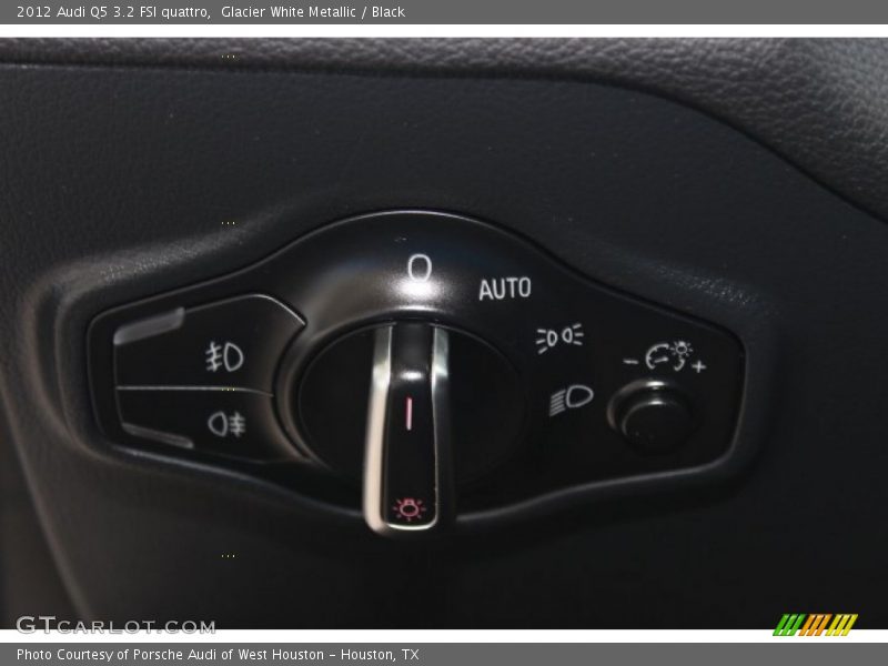 Glacier White Metallic / Black 2012 Audi Q5 3.2 FSI quattro