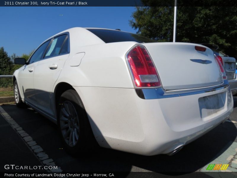Ivory Tri-Coat Pearl / Black 2011 Chrysler 300