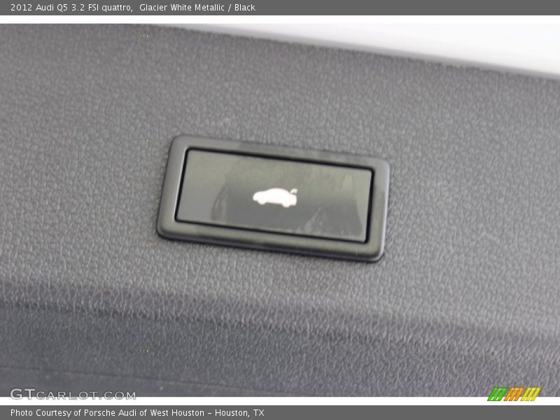 Glacier White Metallic / Black 2012 Audi Q5 3.2 FSI quattro