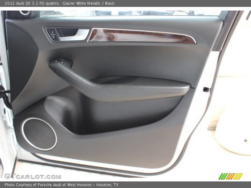 Glacier White Metallic / Black 2012 Audi Q5 3.2 FSI quattro