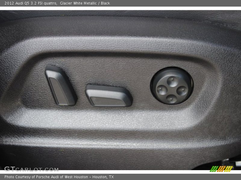 Glacier White Metallic / Black 2012 Audi Q5 3.2 FSI quattro