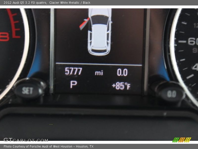Glacier White Metallic / Black 2012 Audi Q5 3.2 FSI quattro