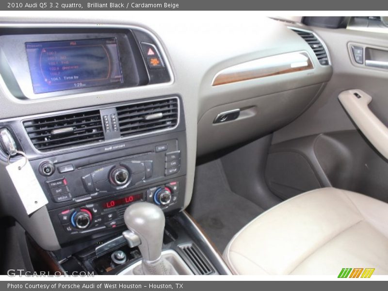 Brilliant Black / Cardamom Beige 2010 Audi Q5 3.2 quattro