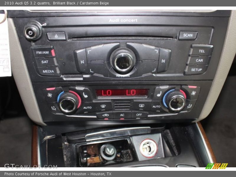 Brilliant Black / Cardamom Beige 2010 Audi Q5 3.2 quattro