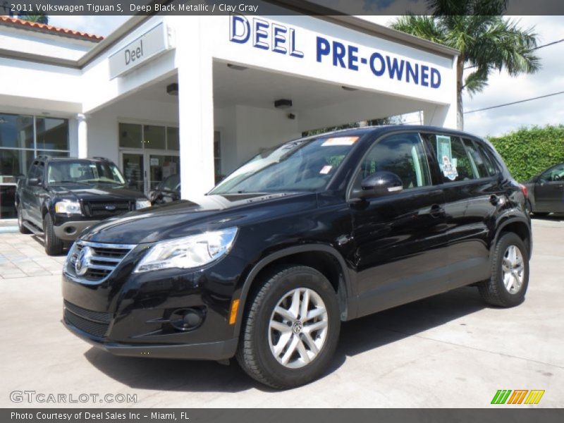 Deep Black Metallic / Clay Gray 2011 Volkswagen Tiguan S