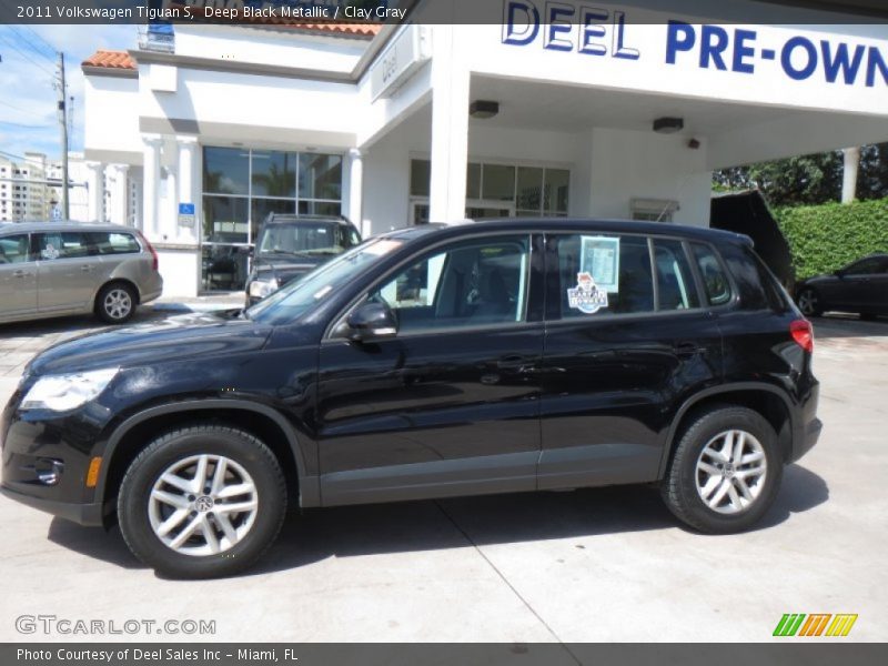 Deep Black Metallic / Clay Gray 2011 Volkswagen Tiguan S