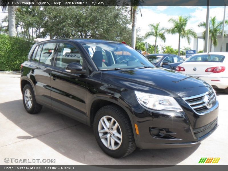 Deep Black Metallic / Clay Gray 2011 Volkswagen Tiguan S