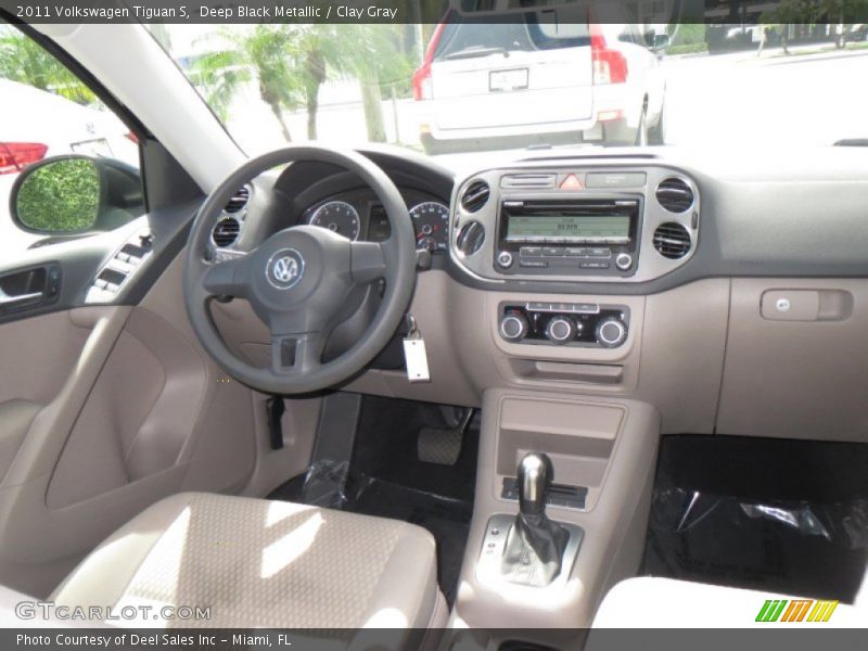 Deep Black Metallic / Clay Gray 2011 Volkswagen Tiguan S
