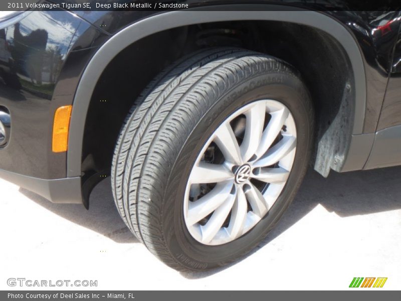 Deep Black Metallic / Sandstone 2011 Volkswagen Tiguan SE
