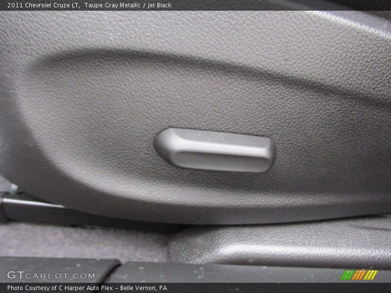 Taupe Gray Metallic / Jet Black 2011 Chevrolet Cruze LT