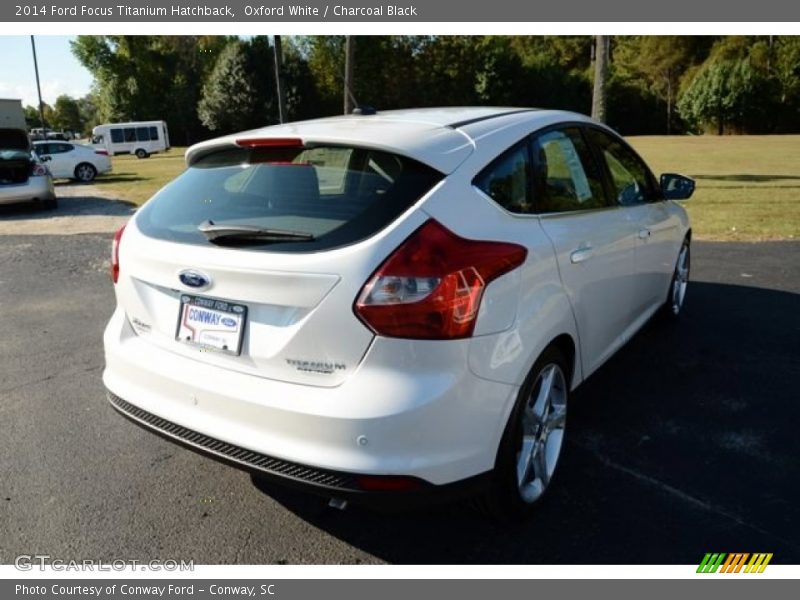 Oxford White / Charcoal Black 2014 Ford Focus Titanium Hatchback