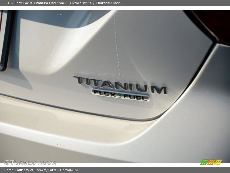 Oxford White / Charcoal Black 2014 Ford Focus Titanium Hatchback