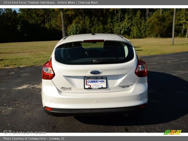 Oxford White / Charcoal Black 2014 Ford Focus Titanium Hatchback