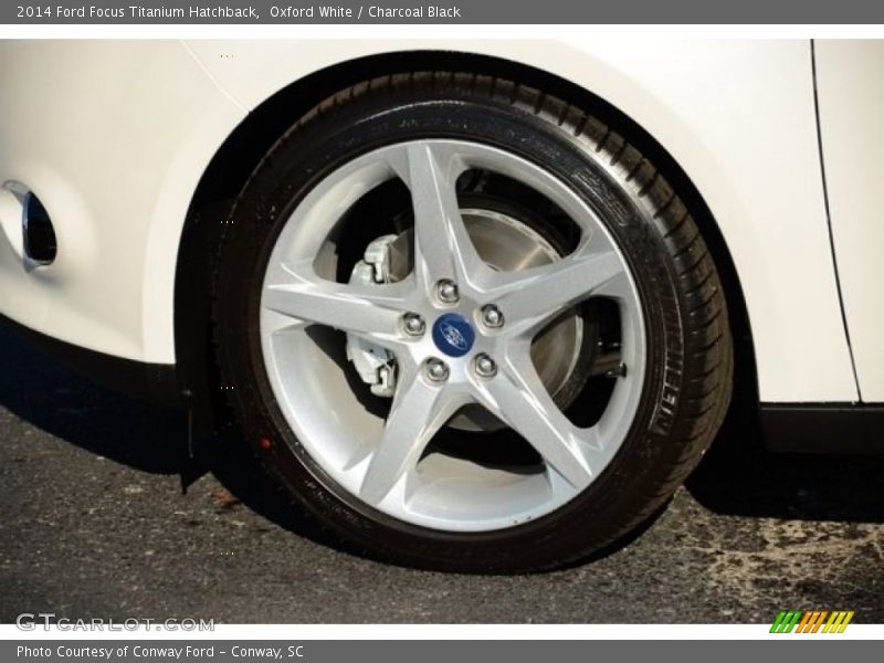 Oxford White / Charcoal Black 2014 Ford Focus Titanium Hatchback
