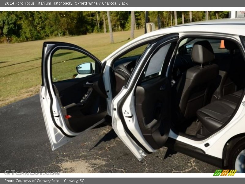 Oxford White / Charcoal Black 2014 Ford Focus Titanium Hatchback