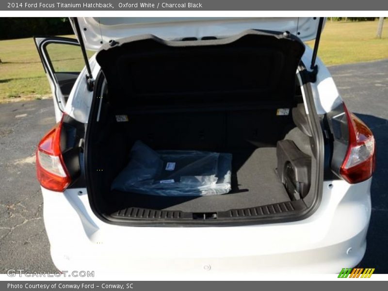Oxford White / Charcoal Black 2014 Ford Focus Titanium Hatchback