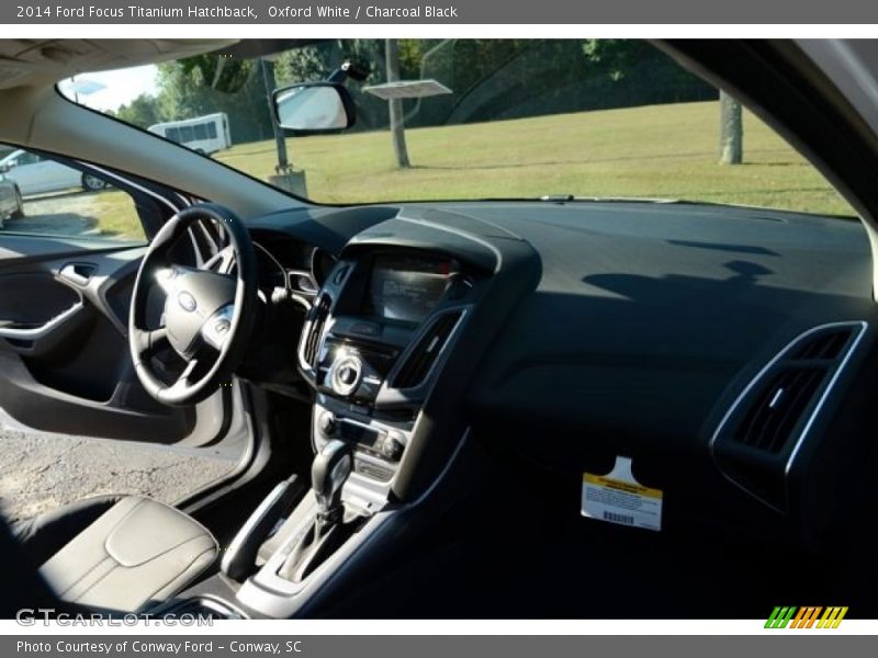 Oxford White / Charcoal Black 2014 Ford Focus Titanium Hatchback