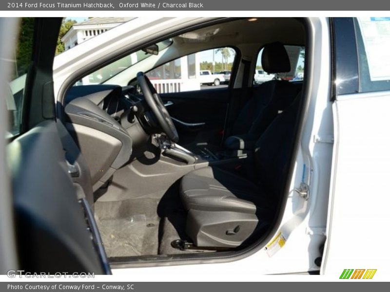 Oxford White / Charcoal Black 2014 Ford Focus Titanium Hatchback