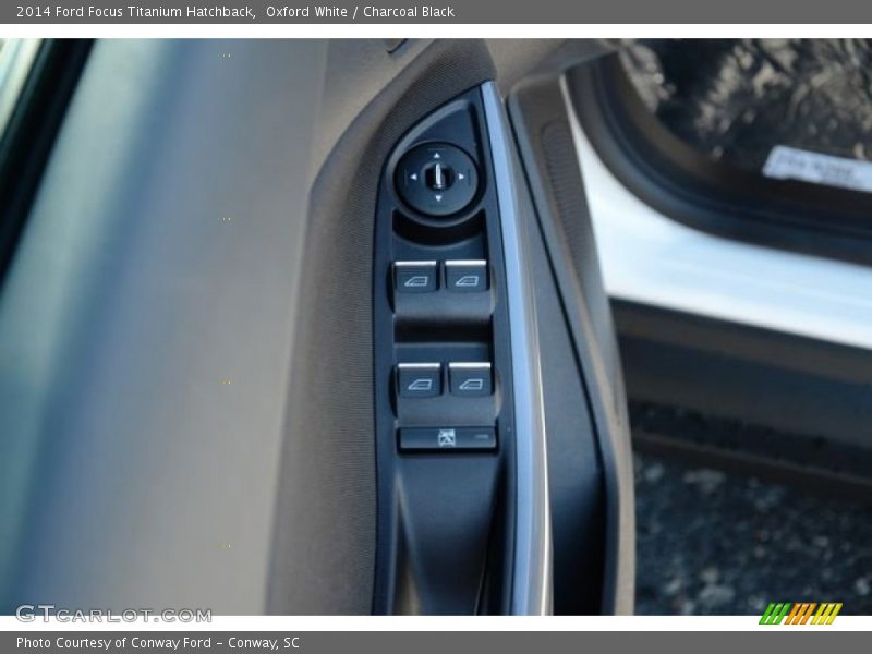 Oxford White / Charcoal Black 2014 Ford Focus Titanium Hatchback